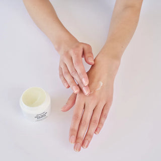 Alessandro | Silky hands peeling